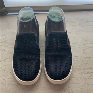 OluKai Navy Blue Pehuea Slip Ons. Size 7.